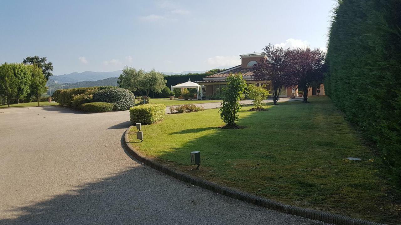 La Villa Nel Bosco Lucca Bagian luar foto