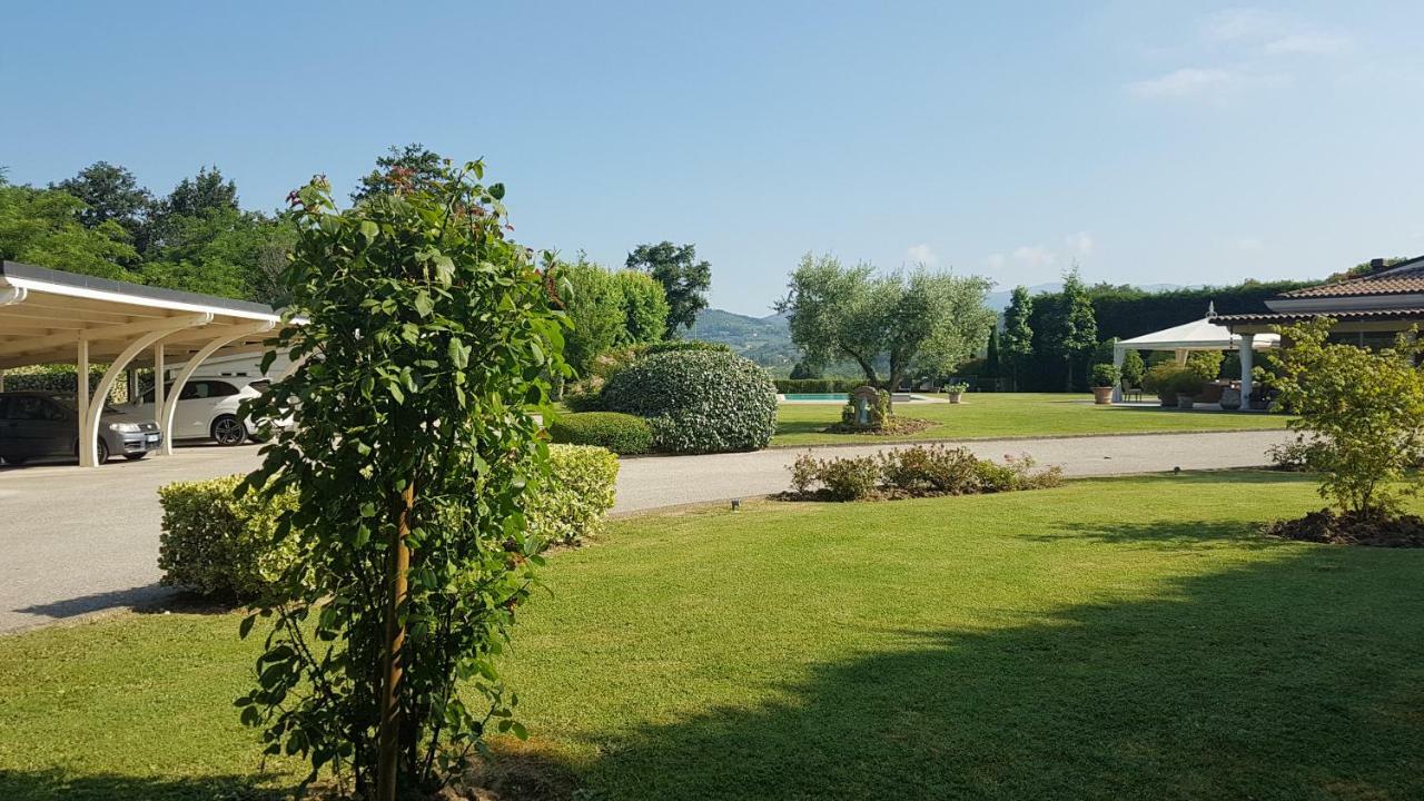 La Villa Nel Bosco Lucca Bagian luar foto